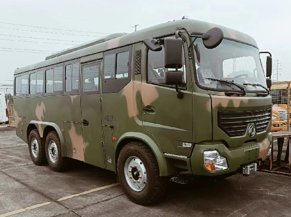 東風六驅(qū)森林越野運兵車